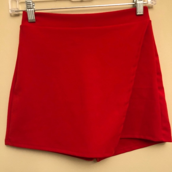 Charlotte Russe envelope skirt. Worn only once. - Picture 1 of 2